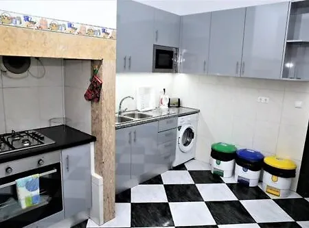Homestay Black *