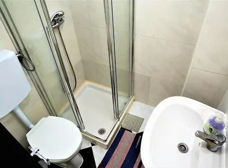 בית אירוח Black