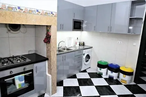 בית אירוח Black *